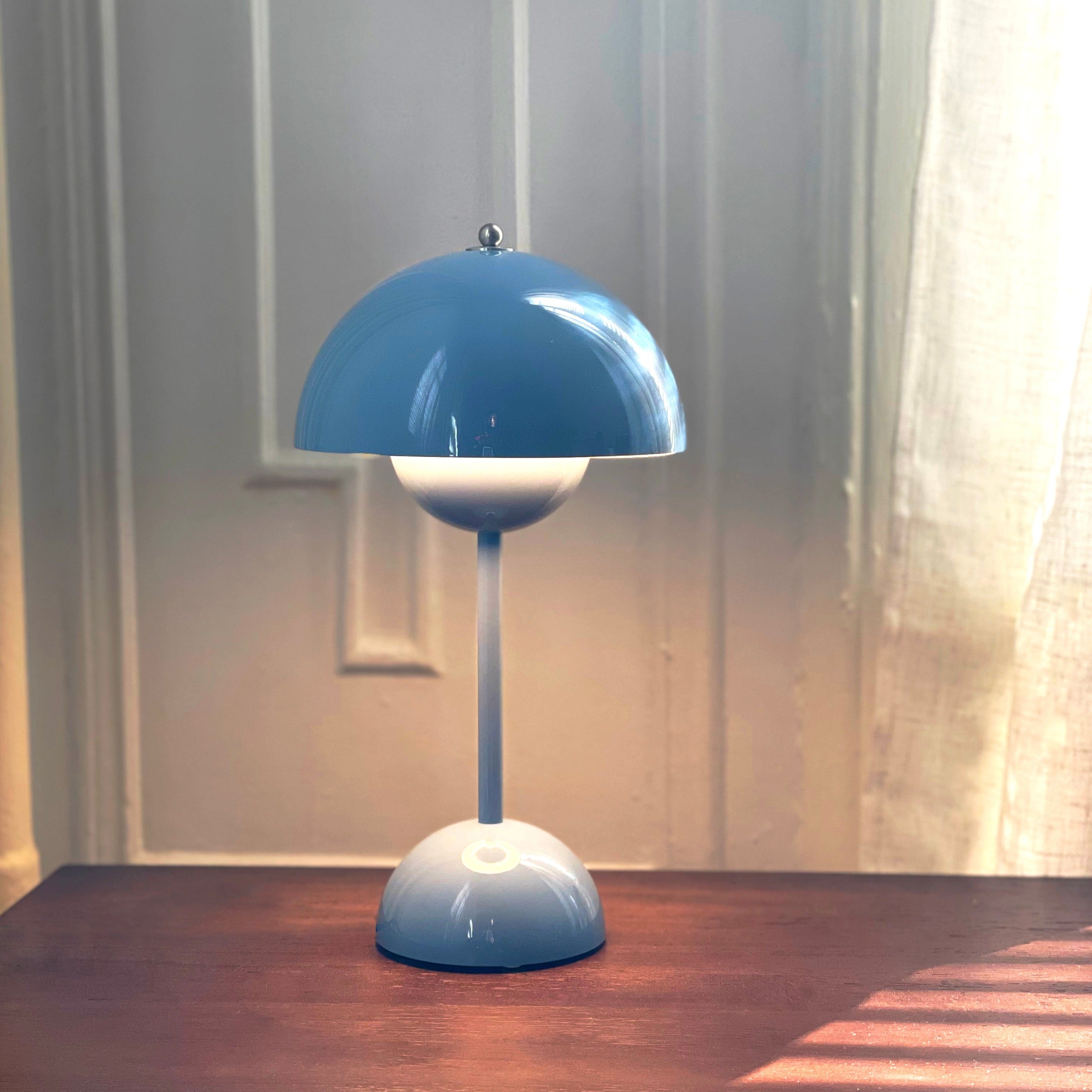 Verner Panton Lampen: Räume mit ikonischen Designs erhellen 