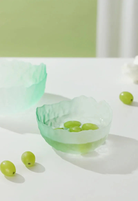 Frosted gradient dessert bowl textured glass bowl with petal edges for dessert
