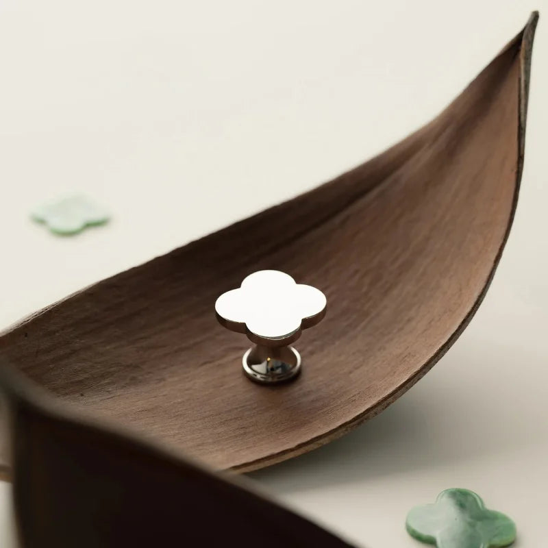 Letifly Lights & Decor - Clover Brass Cabinet Knob - Four-lobed clover-shaped brass cabinet knob with polished metallic finish