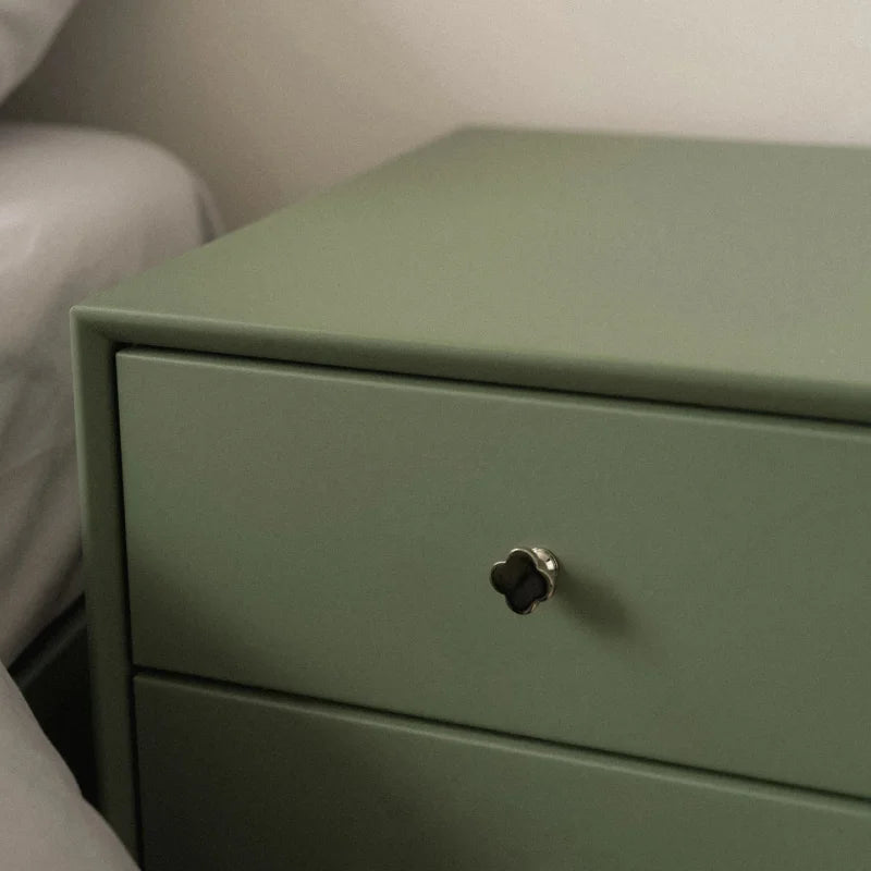Letifly Lights & Decor - Clover Brass Cabinet Knob - Four-lobed clover-shaped brass cabinet knob with polished metallic finish