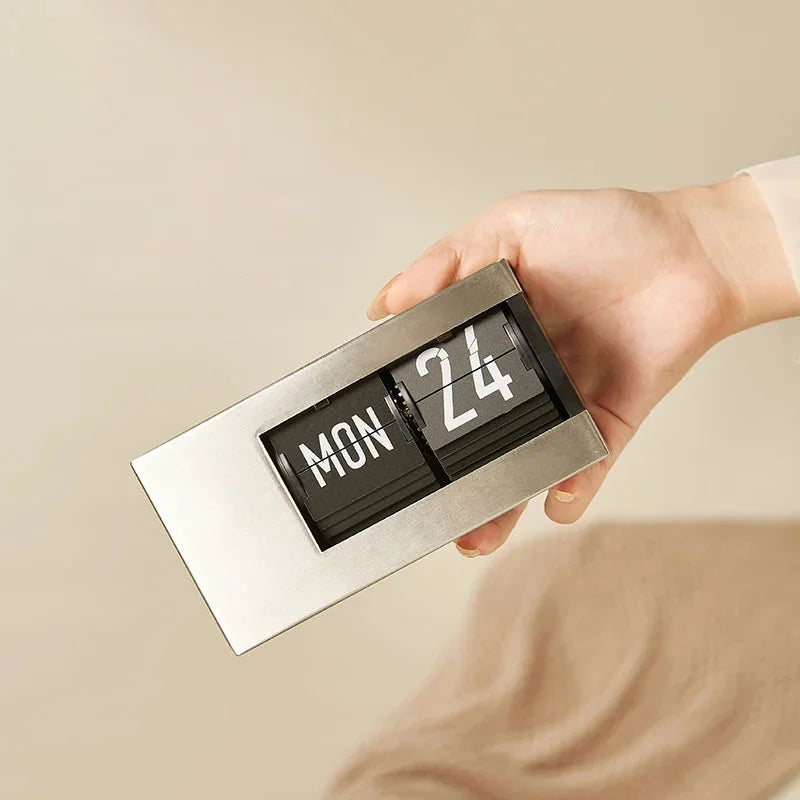 Maison Flip Calendar Clock