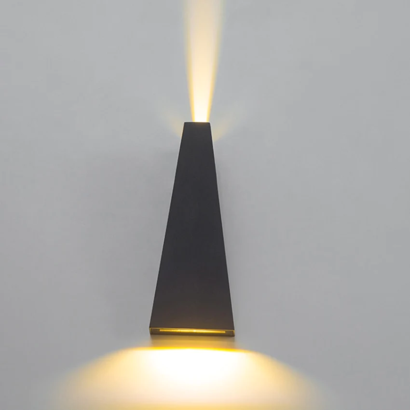 Empire Waterproof Wall Lamp