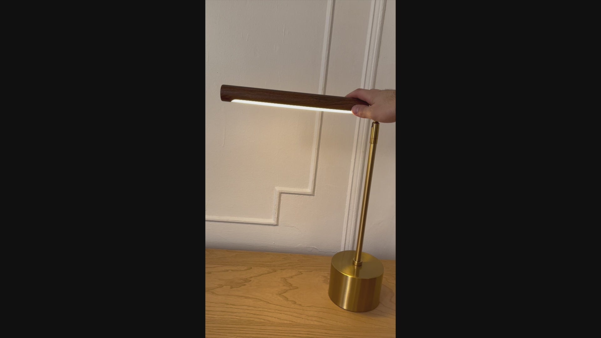 Jax Linear LED Table Lamp
